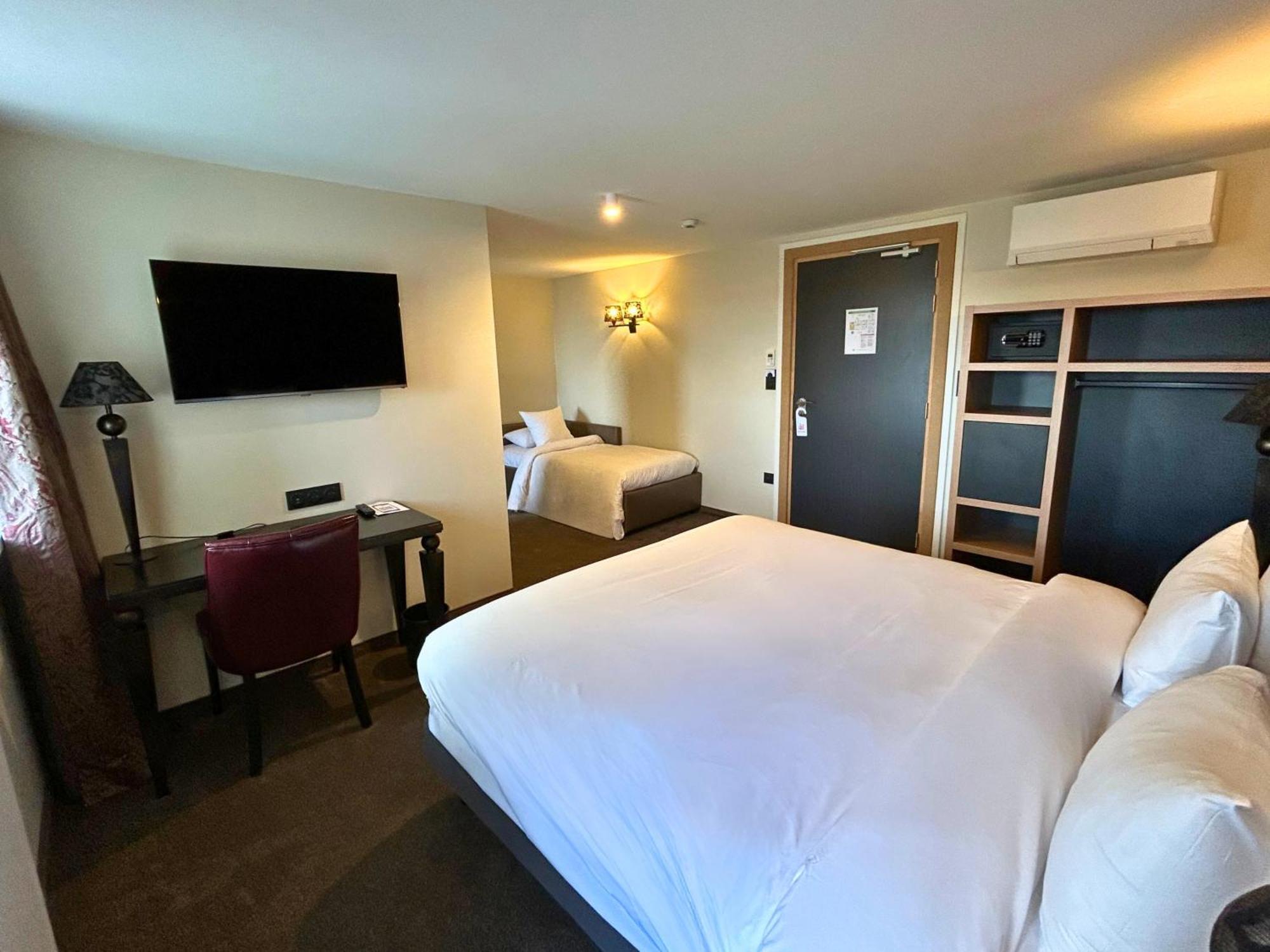 Arok Hotel